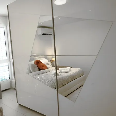 Lakeside Attic Daire