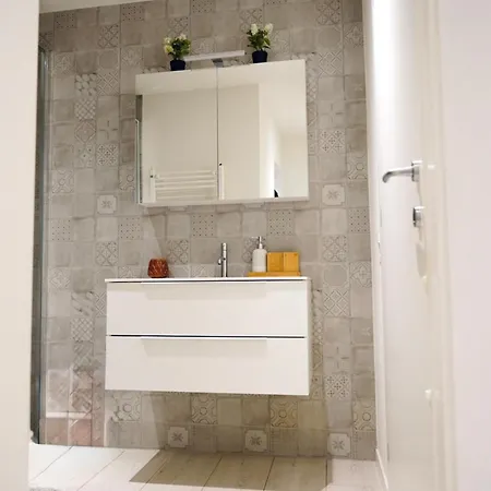 Lakeside Attic Appartamento