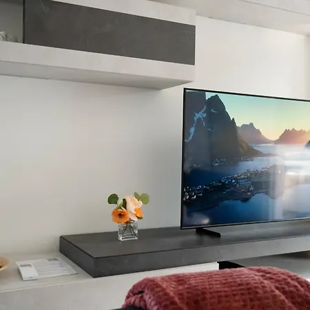 Lakeside Attic Appartamento *